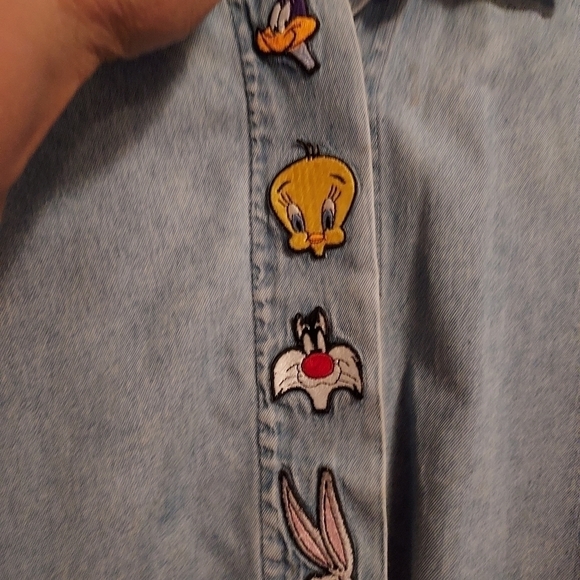 Looney tunes shirt small - Picture 2 of 6